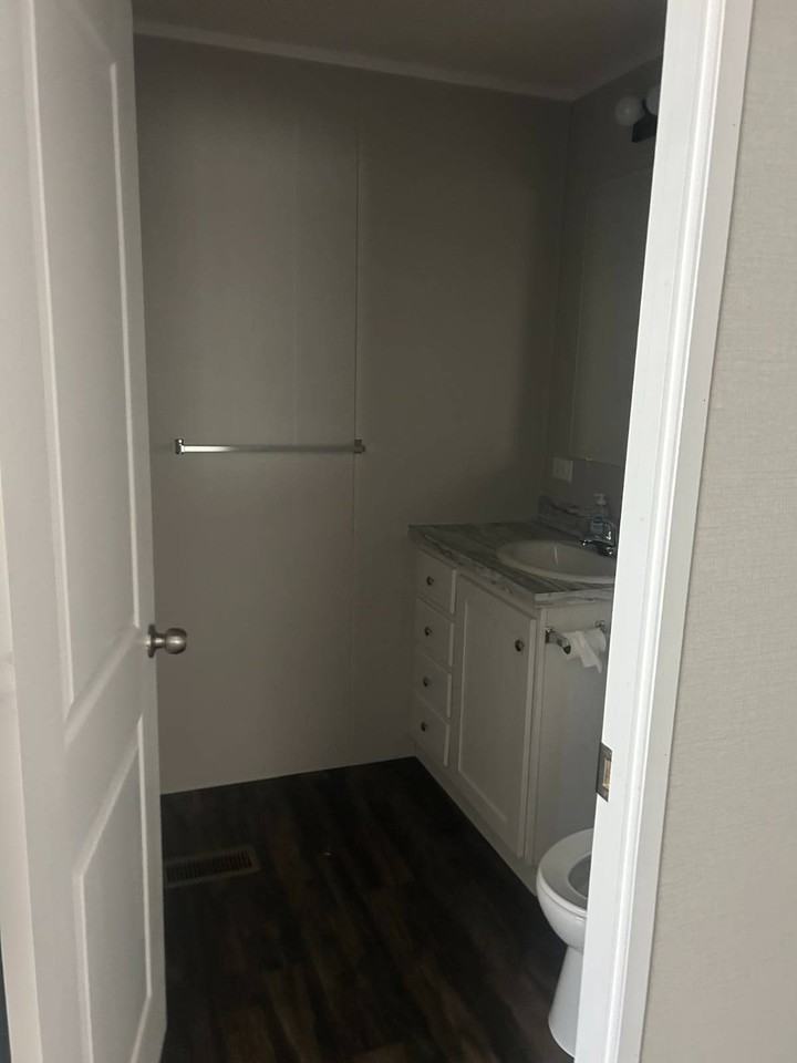 16 Parkview Dr - Photo 3 of 6