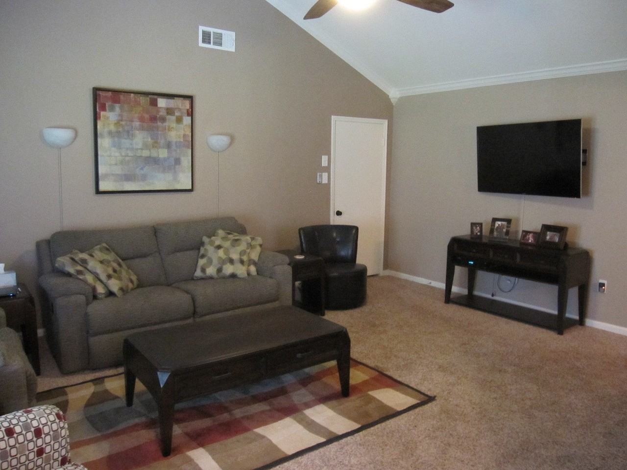 5934 Hummingbird St - Photo 7 of 12