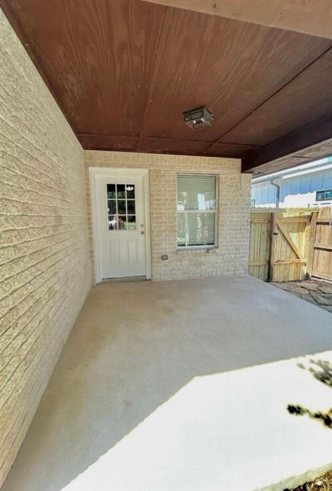 1008 N Bishop St - Photo 2 of 17