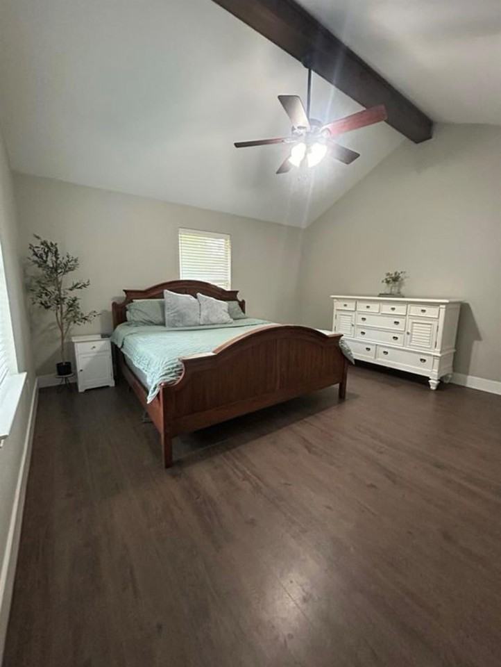 1008 N Bishop St - Photo 3 of 17