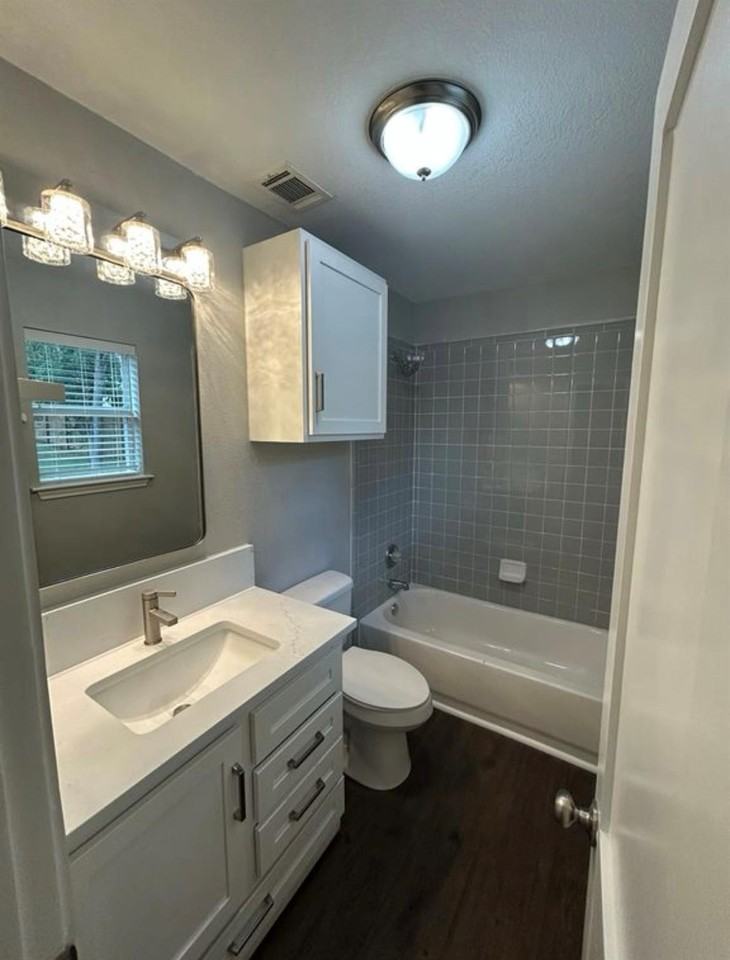 1008 N Bishop St - Photo 4 of 17