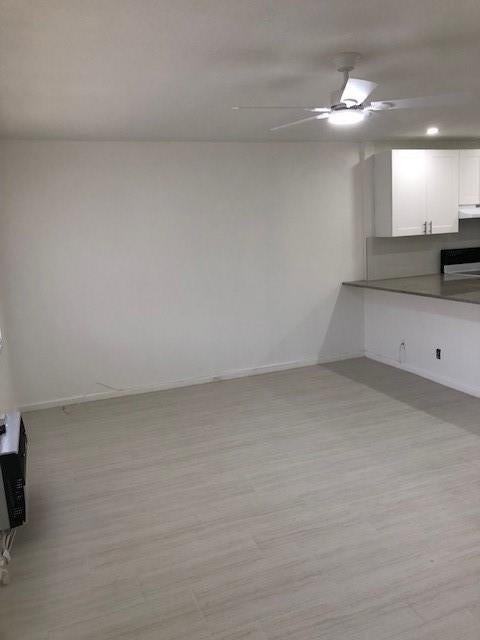 261 Newport P - Photo 3 of 27