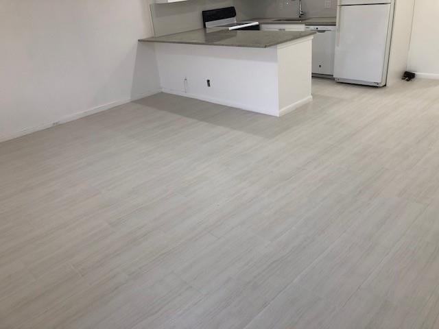 261 Newport P - Photo 4 of 27