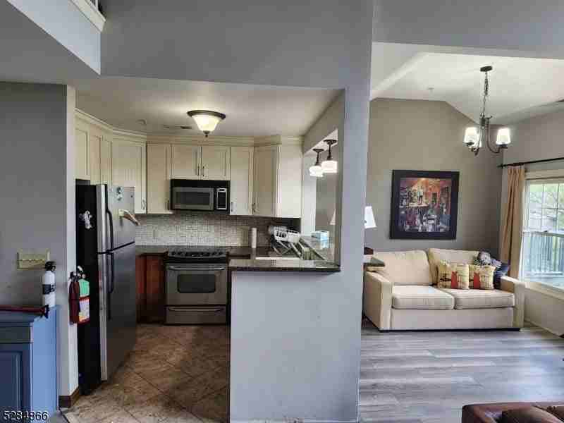 1 Pine Cres ## 23 - Photo 3 of 28