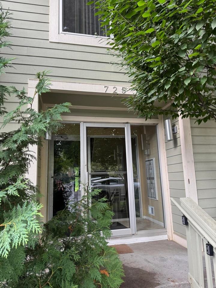 725 Randolph St - Photo 2 of 16