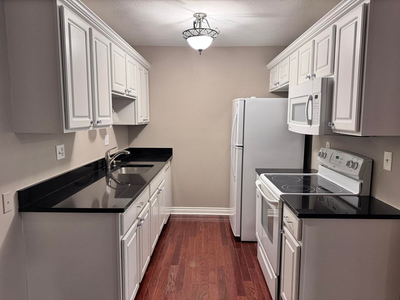 725 Randolph St - Photo 4 of 16