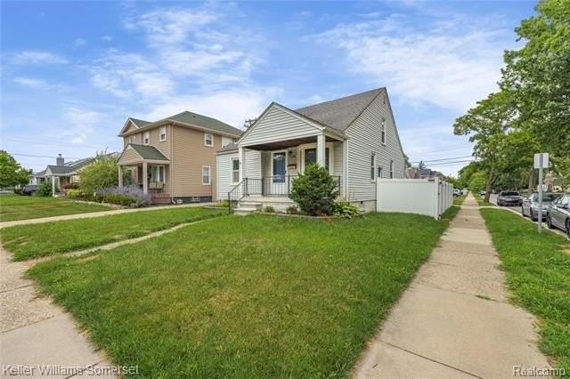 1721 East Lincoln Avenue - Photo 3 of 33