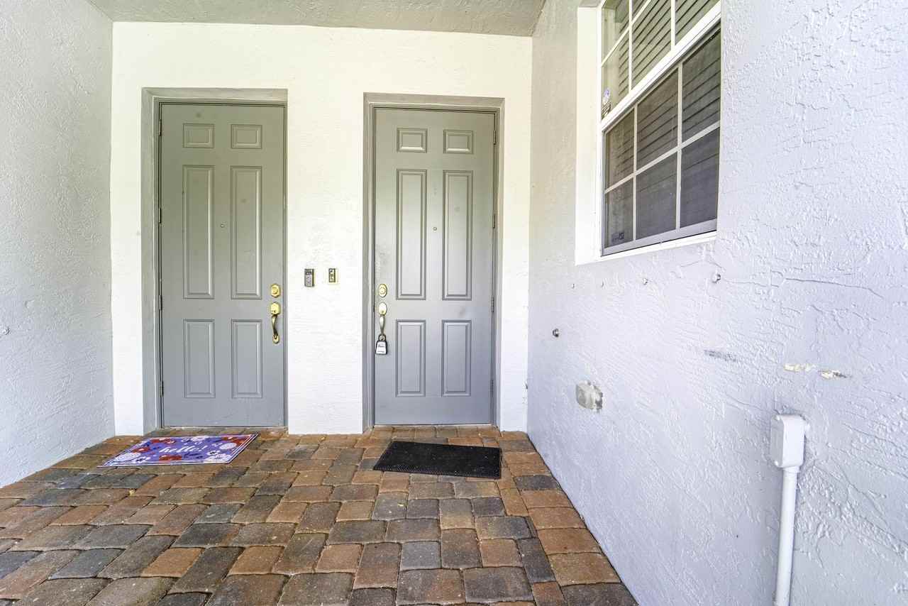 2177 Sw Cape Cod Dr - Photo 3 of 35