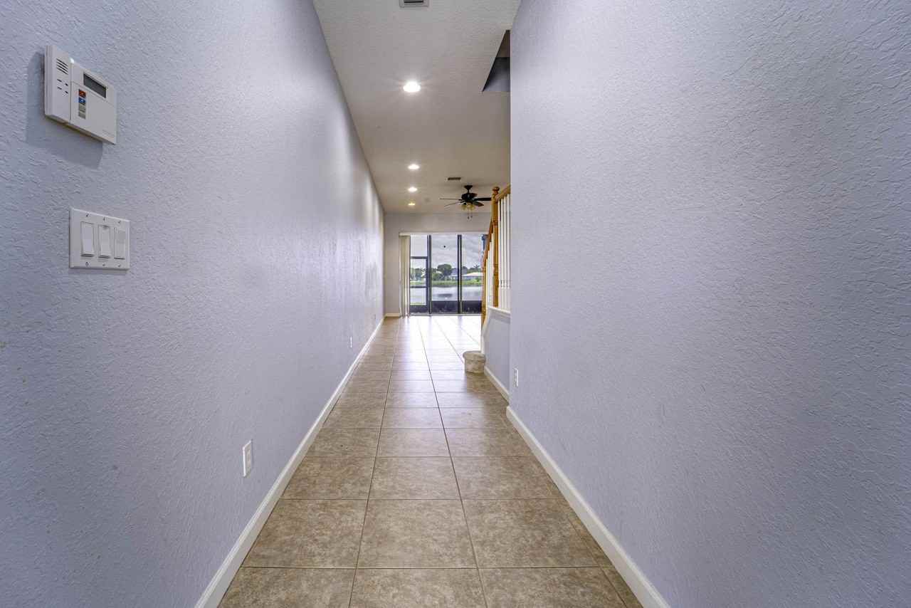 2177 Sw Cape Cod Dr - Photo 5 of 35