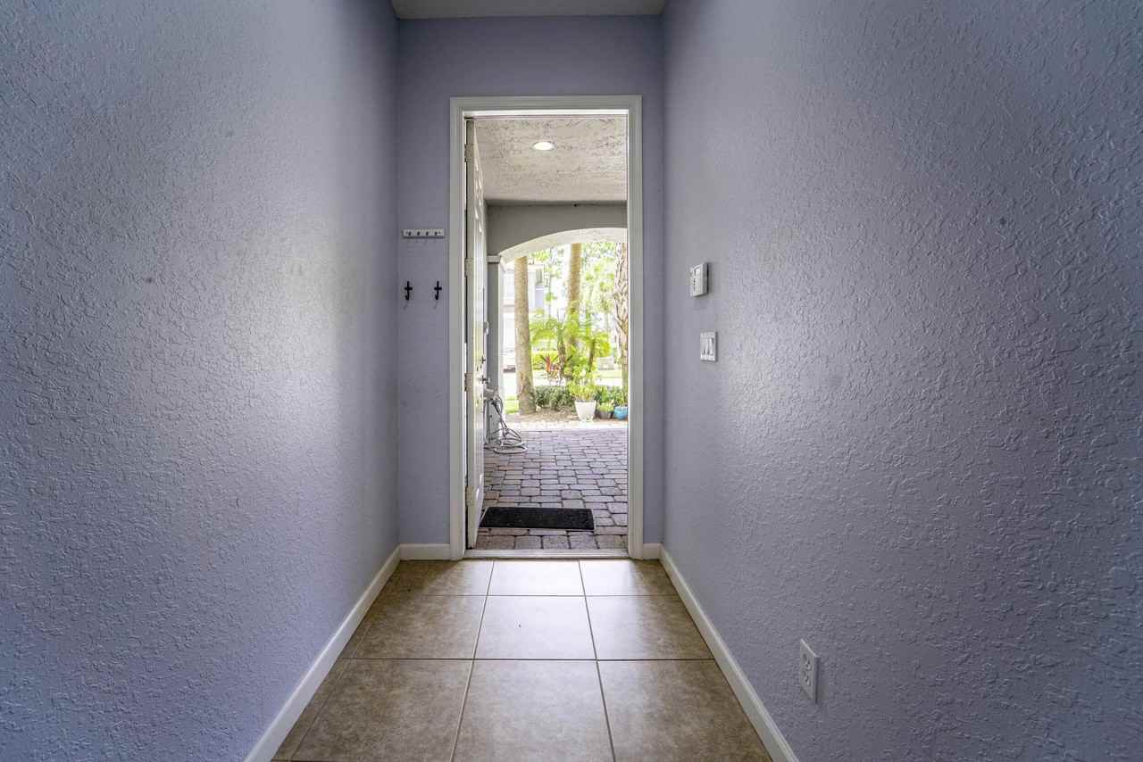 2177 Sw Cape Cod Dr - Photo 6 of 35