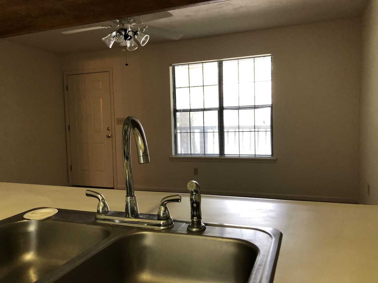 911 Richmond St #EF - Photo 7 of 22