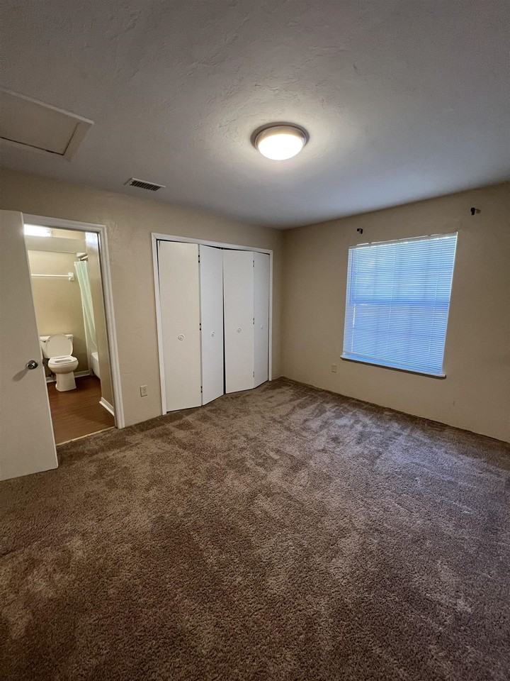 1033 Crossing Brook Way Apt D #D - Photo 6 of 8