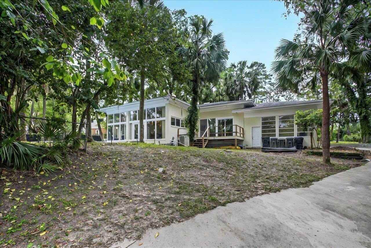 1205 Gardenia Dr - Photo 3 of 41