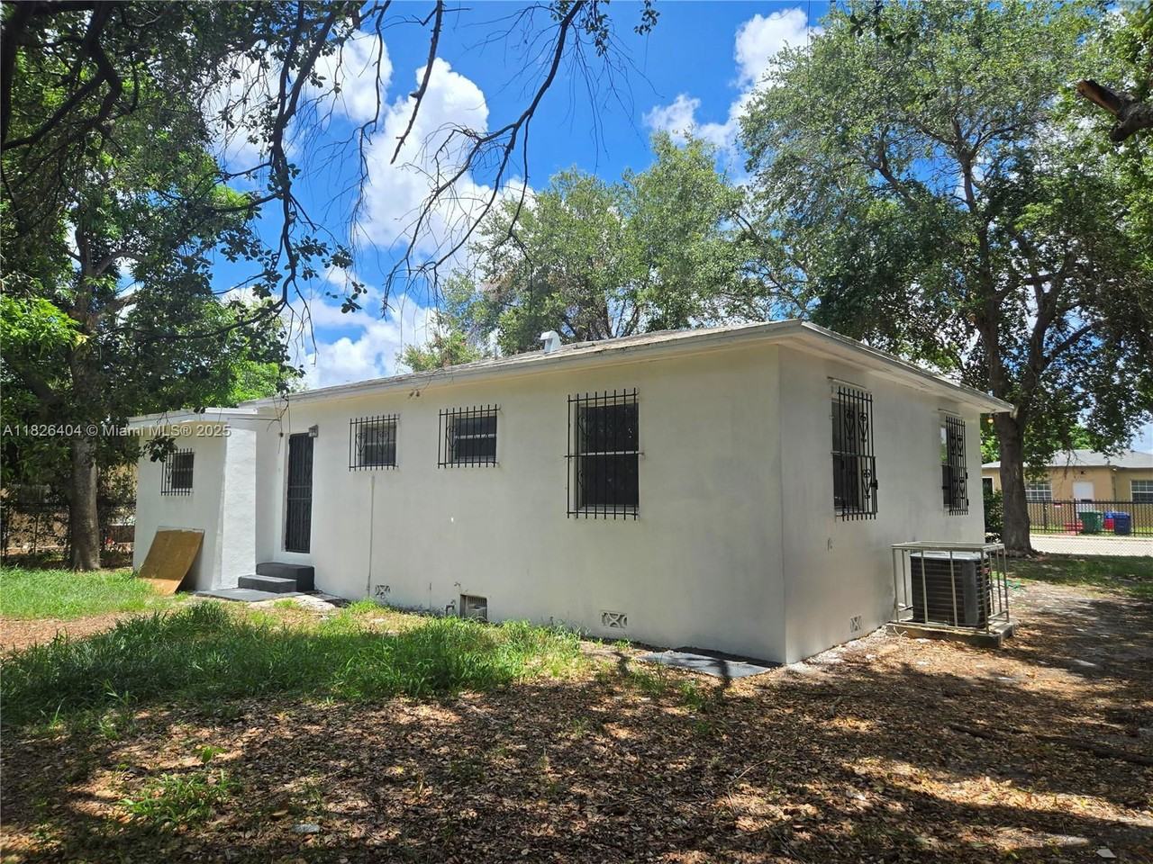 2150 Nw 93rd St - Photo 3 of 8