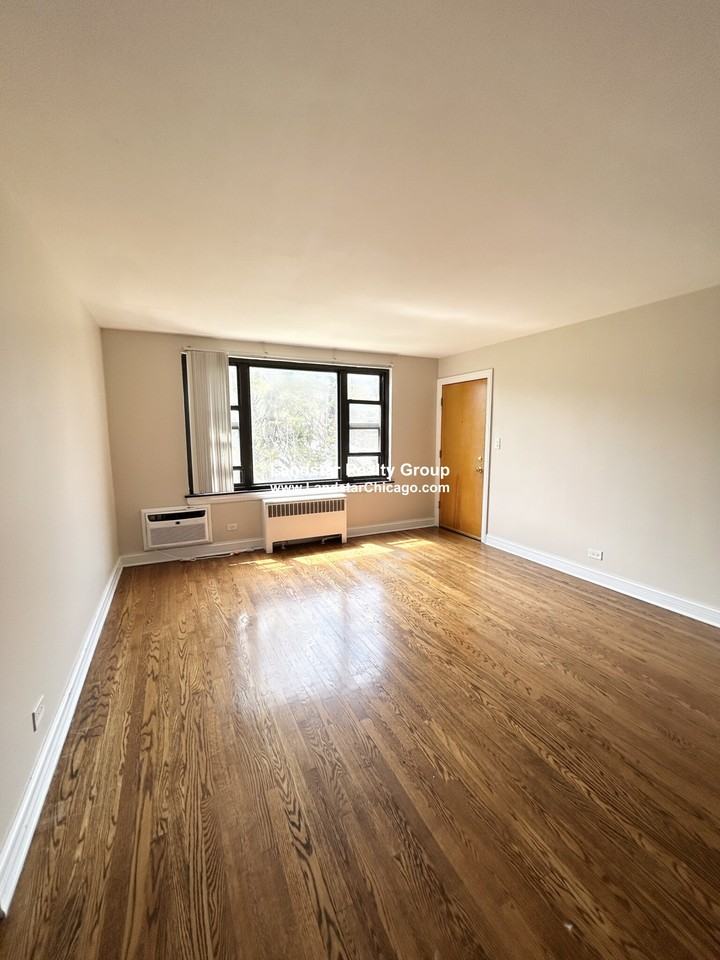 N Ridge Blvd #3E - Photo 2 of 15