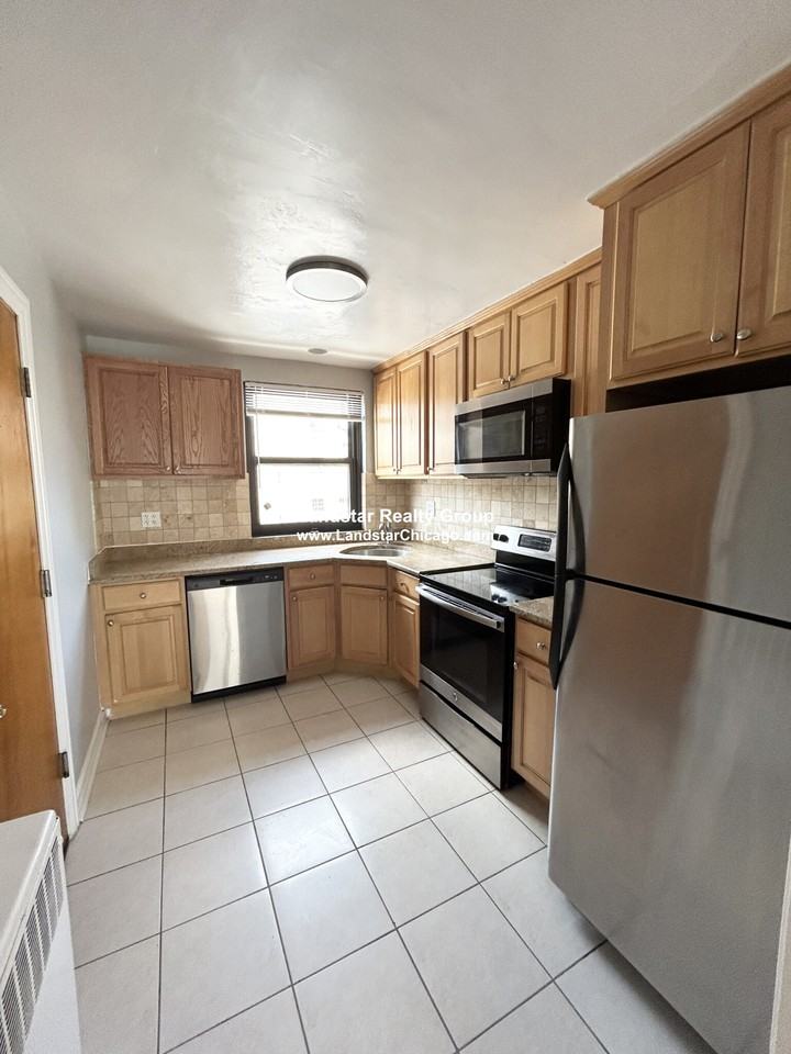 N Ridge Blvd #2E - Photo 5 of 15