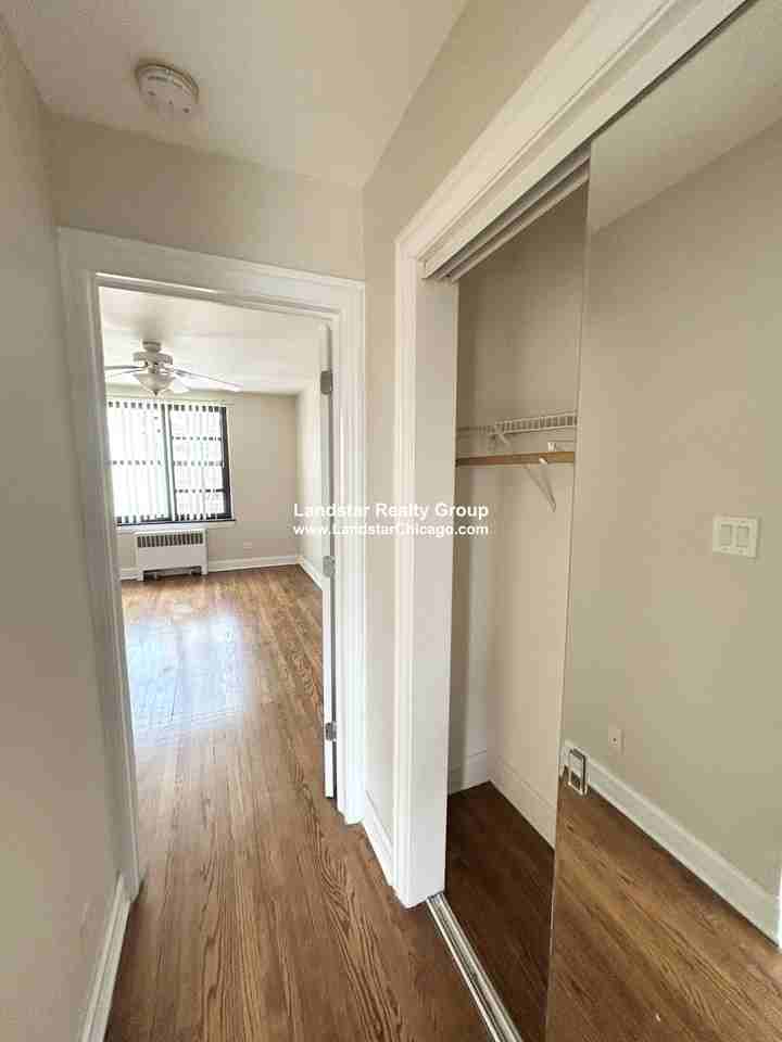 N Ridge Blvd #2E - Photo 6 of 15