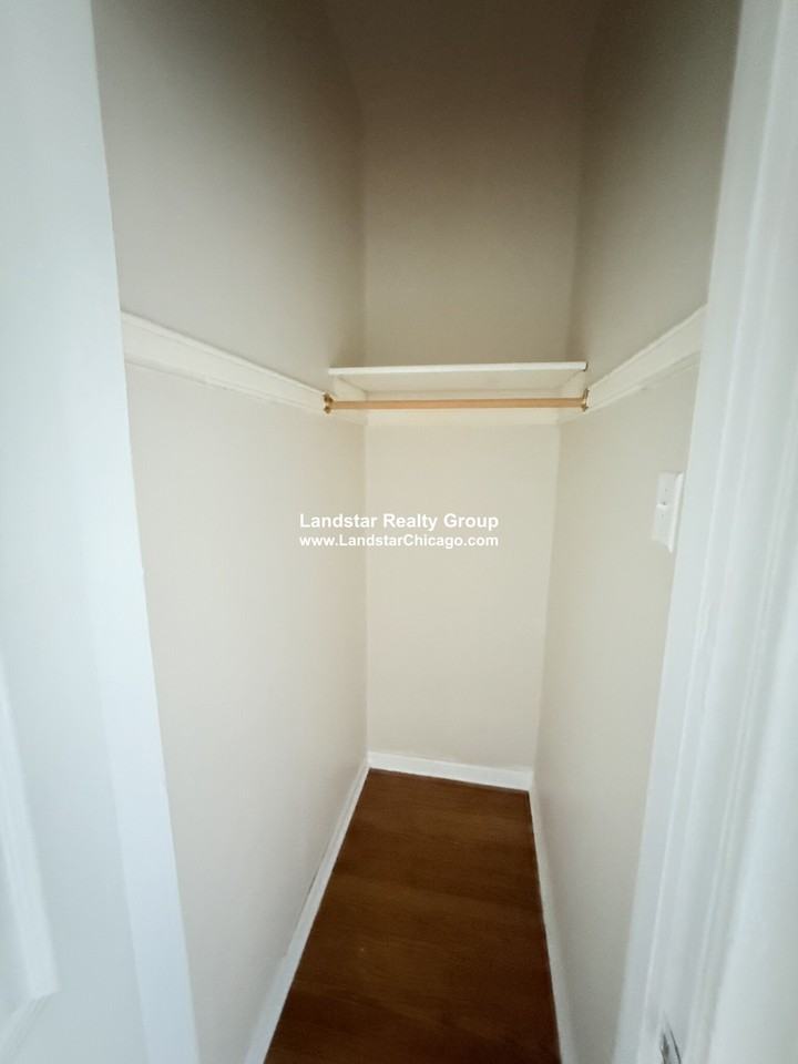 3757 W Sunnyside Ave #1 - Photo 3 of 9