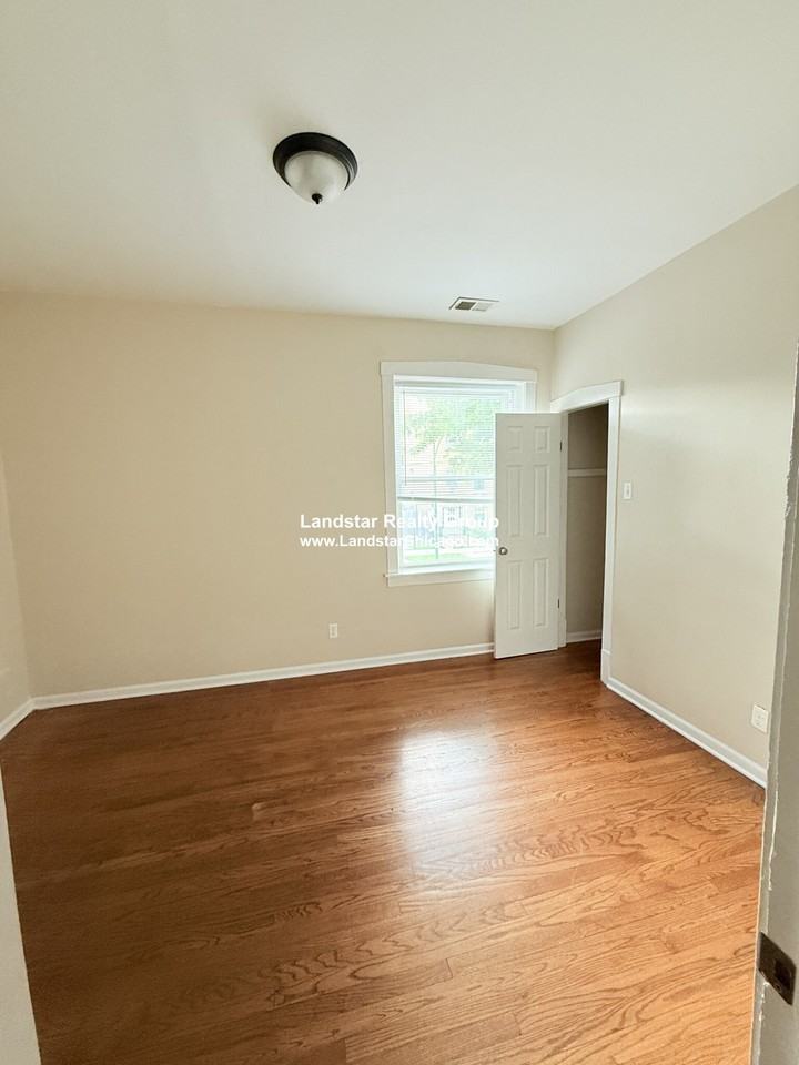 3757 W Sunnyside Ave #1 - Photo 4 of 9