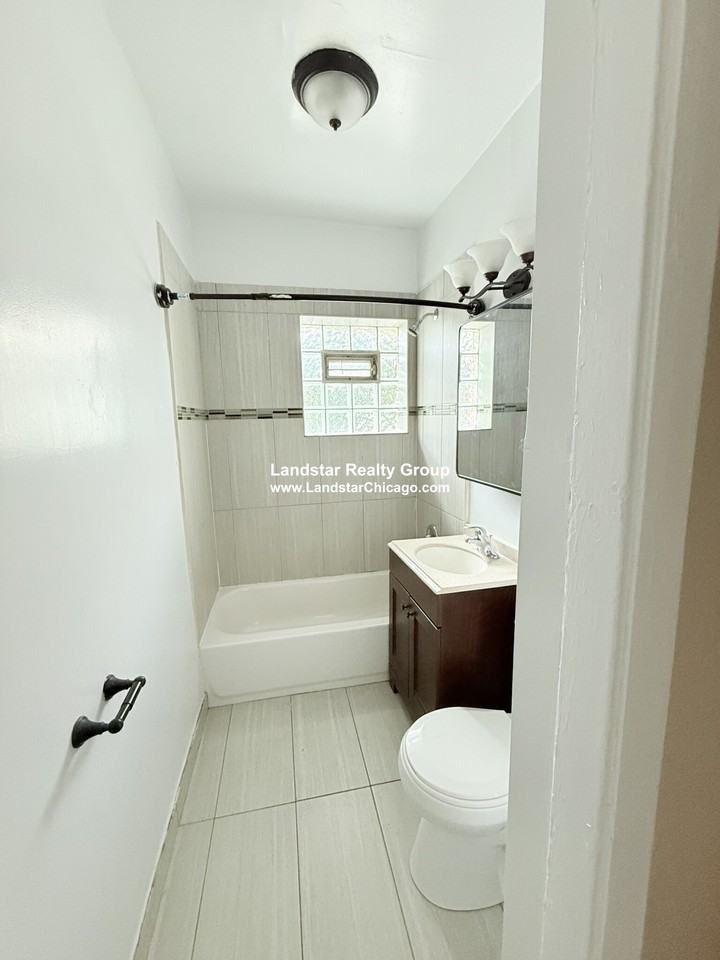 3757 W Sunnyside Ave #1 - Photo 6 of 9