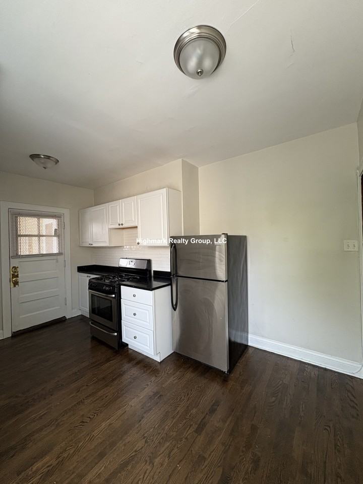 3819 N Greenview Ave #11N - Photo 3 of 11