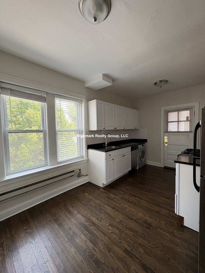 3819 N Greenview Ave #11N - Photo 2 of 11