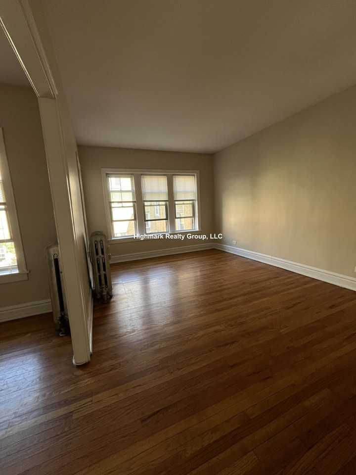 916 Reba Pl #2N - Photo 3 of 11