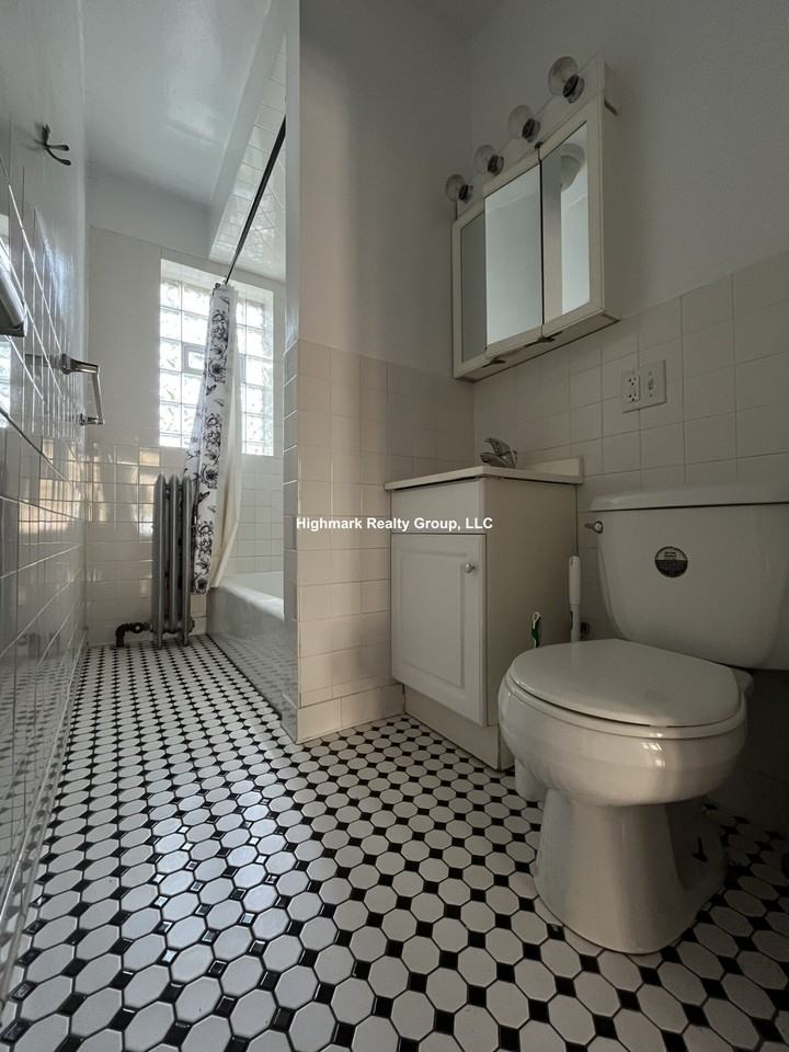 918 Reba Pl #3S - Photo 6 of 9