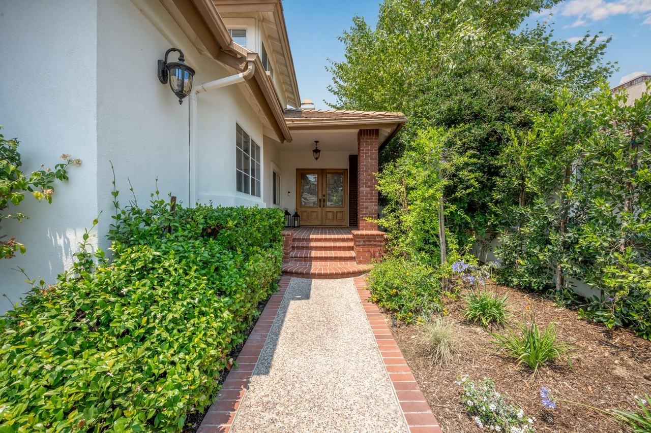 11 Somerset - Photo 2 of 27