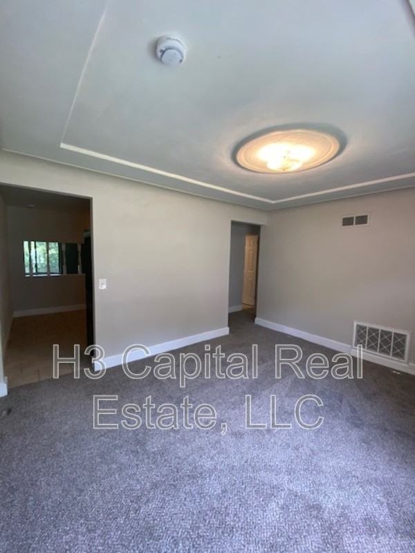 27 Fahey Pl - Photo 3 of 26