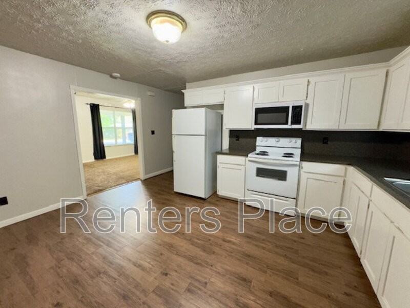 302 W 8th St - Photo 4 of 16