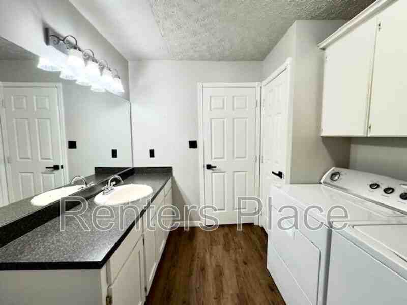 302 W 8th St - Photo 7 of 16