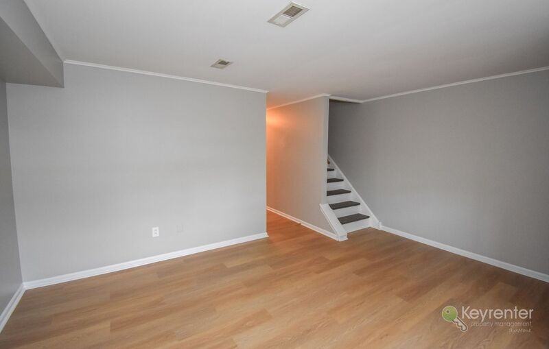 1006 N York Rd #L5 - Photo 3 of 15
