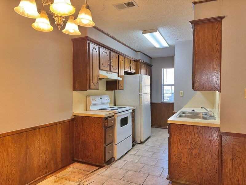 2 Forest Villa Apartments - Photo 2 of 4