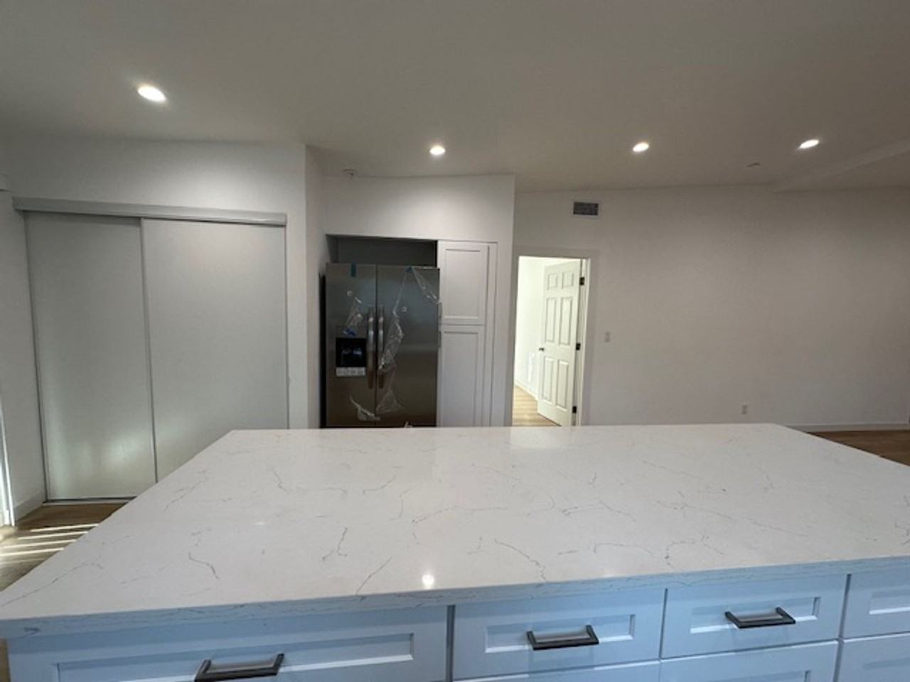 19432 Keswick St - Photo 4 of 18