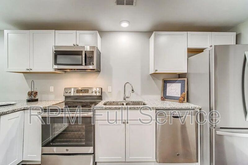 662 Courtland St - Photo 2 of 34