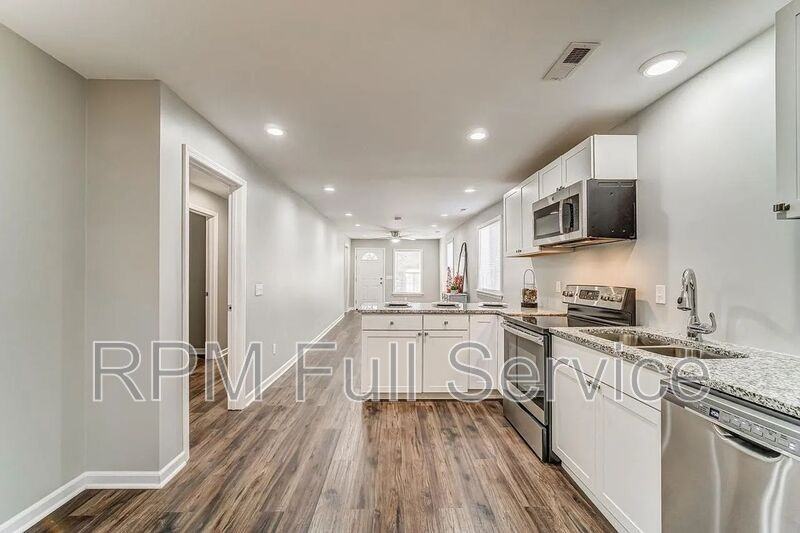 662 Courtland St - Photo 3 of 34