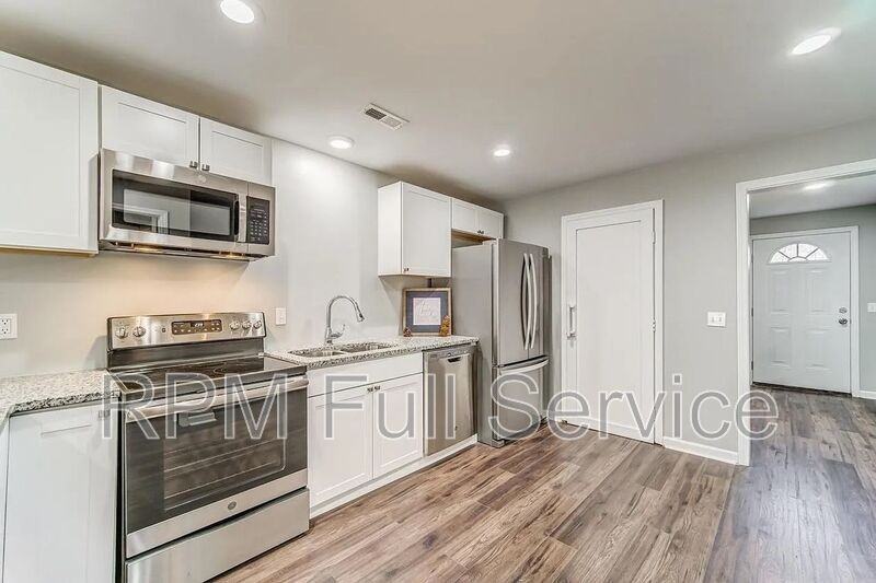 662 Courtland St - Photo 4 of 34