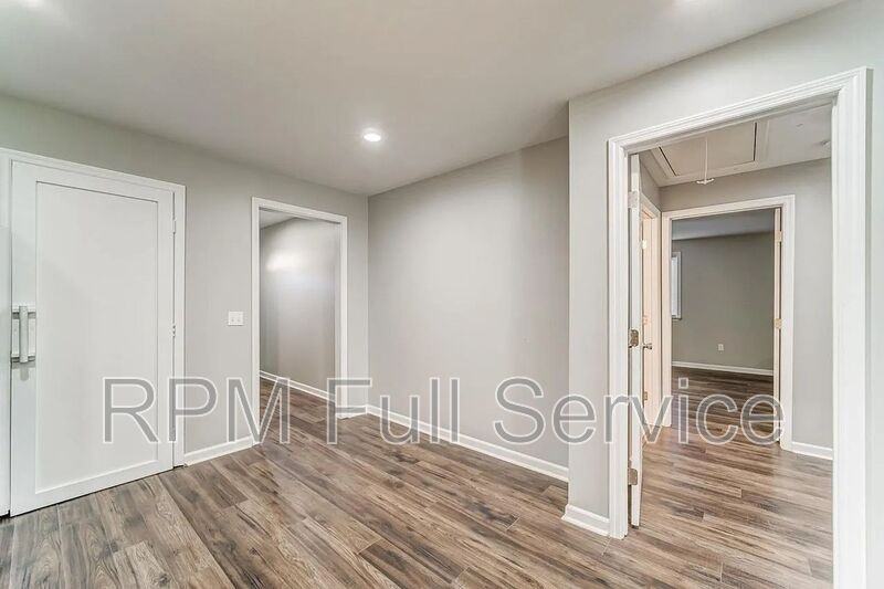 662 Courtland St - Photo 5 of 34