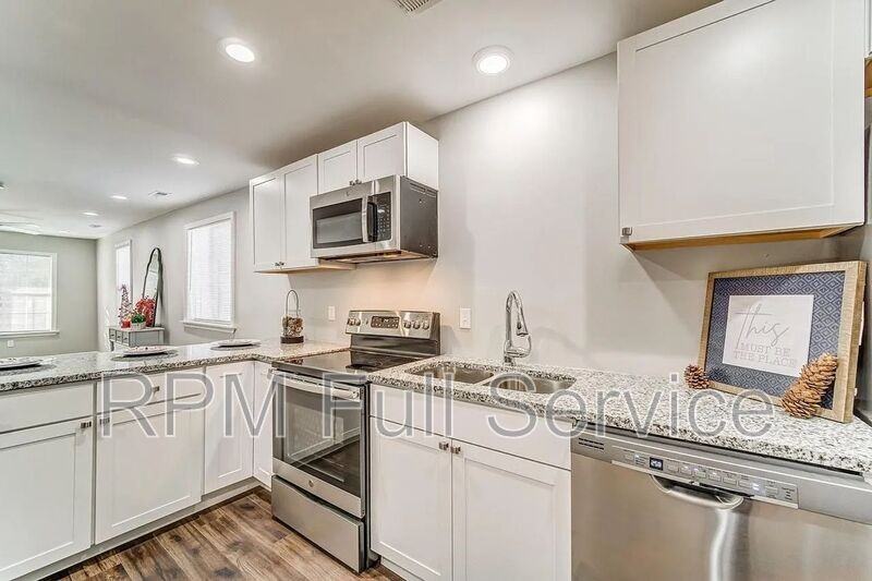 662 Courtland St - Photo 7 of 34