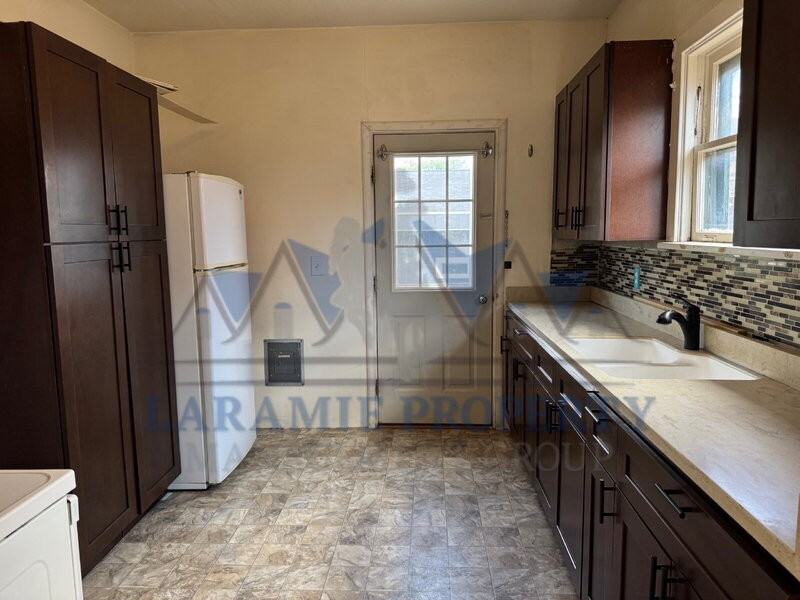 413 S 6th St #1 - Photo 2 of 16