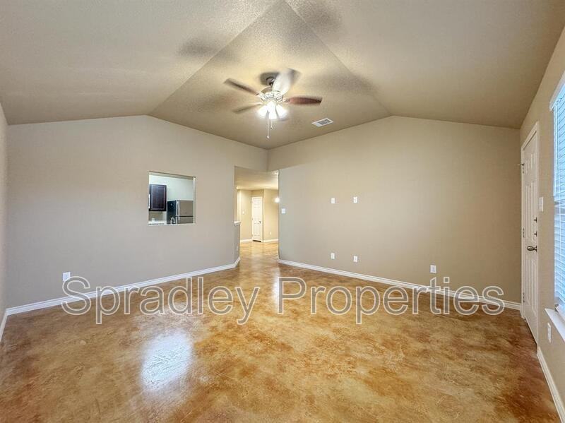 1005 Kerr Ct Apt A - Photo 2 of 16