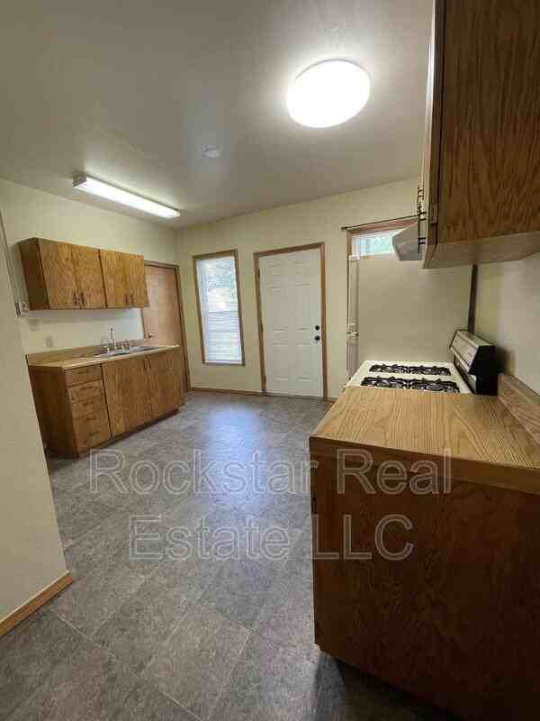 1420 E 16th Ave #2 - Photo 4 of 9