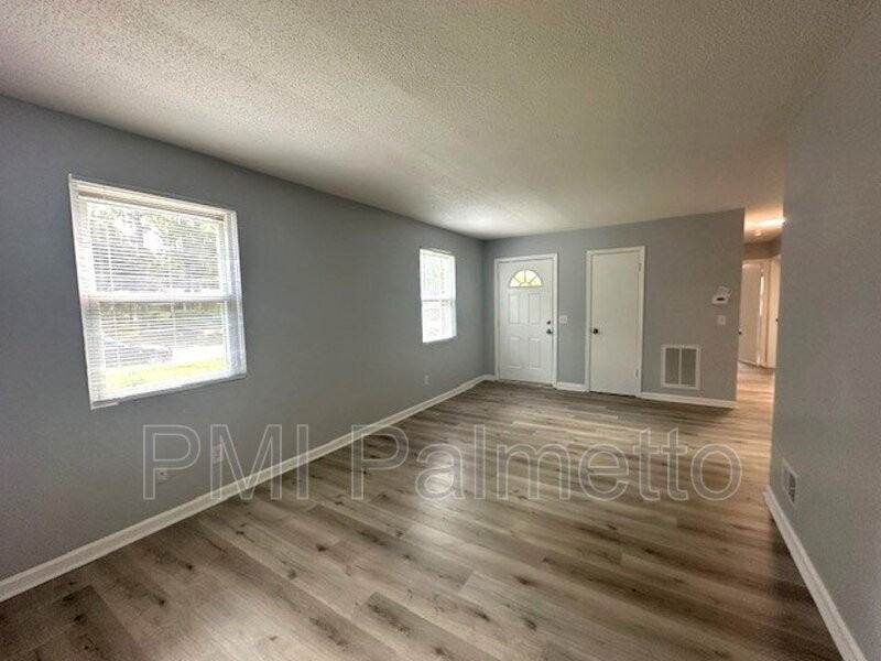 216 Saddle Field Road - Photo 6 of 26