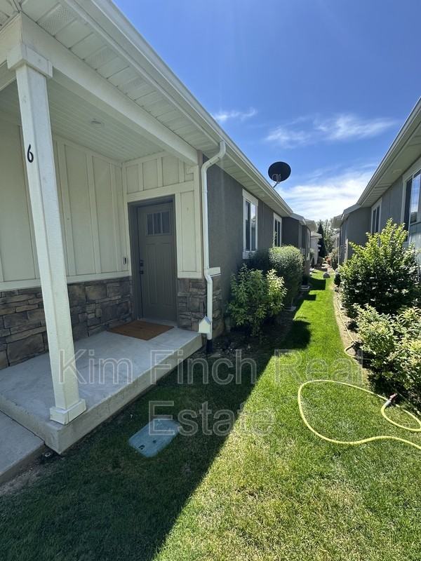 201 E Red Pine Dr - Photo 2 of 23