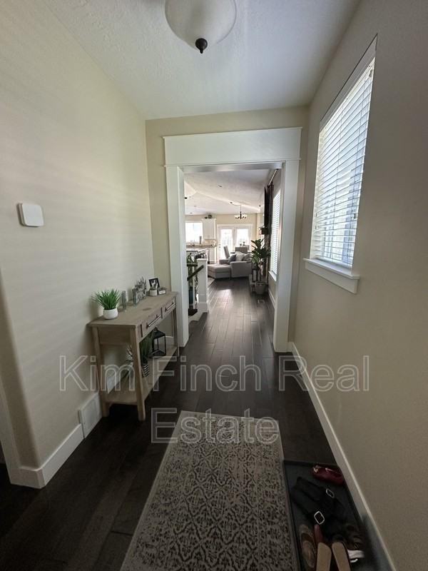 201 E Red Pine Dr - Photo 3 of 23