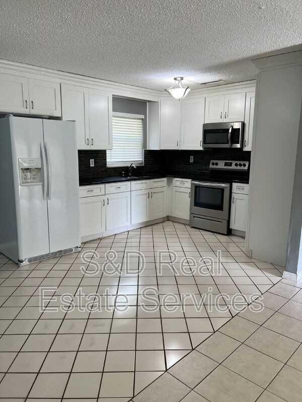 2823 Kathryn Avenue - Photo 2 of 14