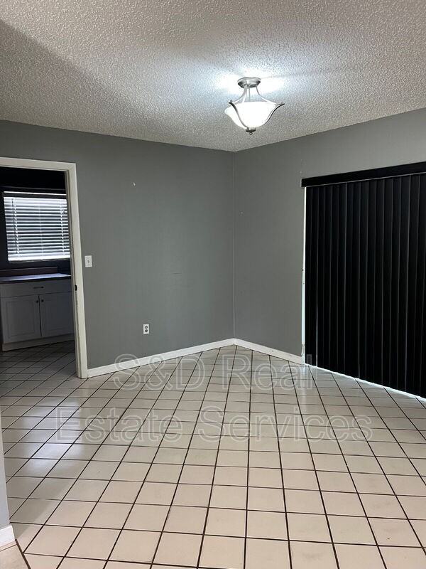 2823 Kathryn Avenue - Photo 3 of 14