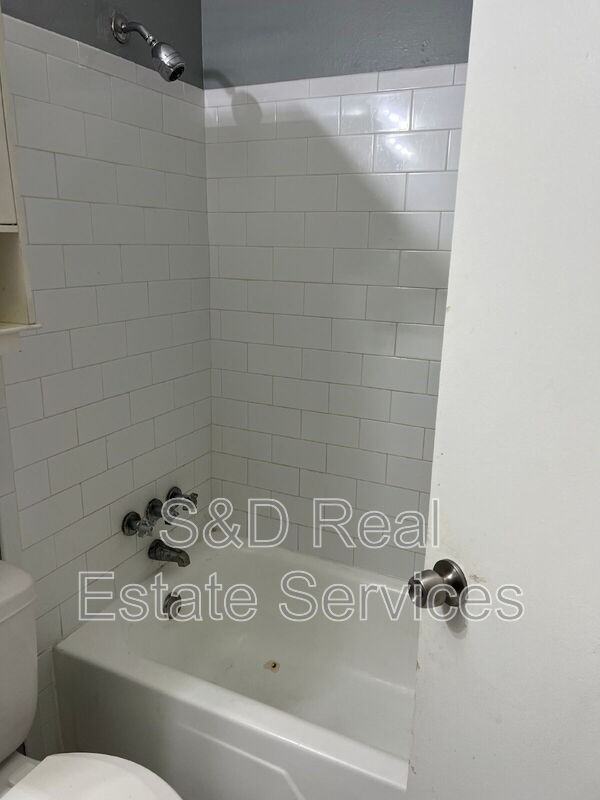 2823 Kathryn Avenue - Photo 4 of 14