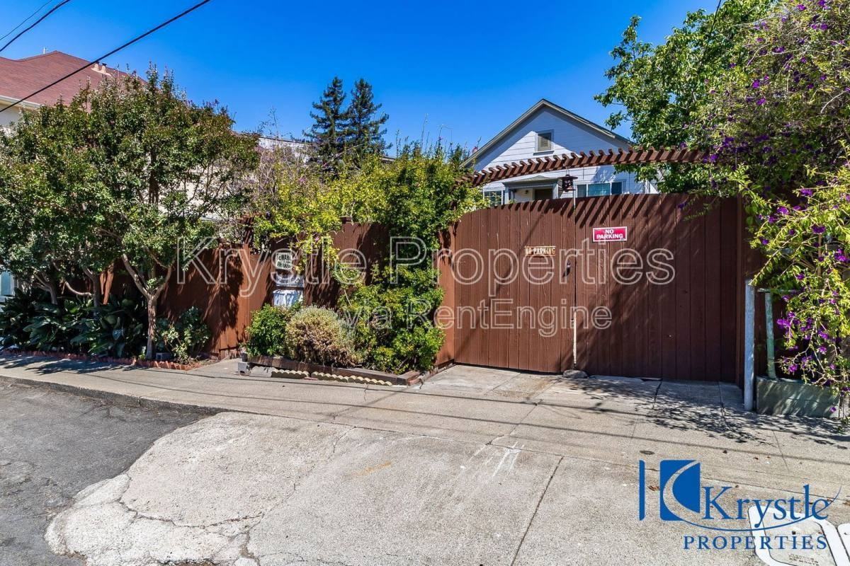 1324 Wanda St - Photo 2 of 10